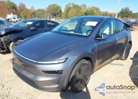 2026 Tesla Model Y Long Range Dual Motor All-Wheel Drive/Long Range Launch Series z USA, uszkodzony, nr VIN 7SAYGDEE6TA490718